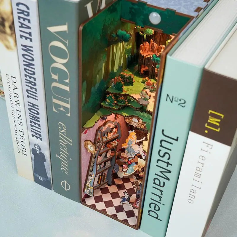 «Alice in Wonderland» – DIY Wooden Book Nook & Bookshelf Insert Kit